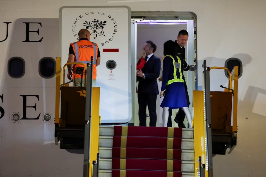 President Macron bad boy! LOL. Assertive Brigitte