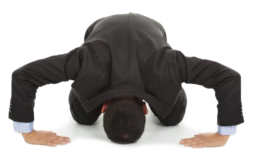 Man apologising dogeza style.